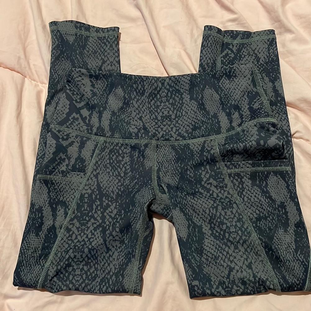Nolie  active legging in snake print